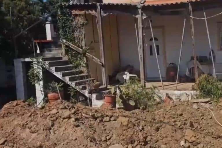 Μαραθώνας: Αναβλήθηκε η δίκη μητέρας και γιου για την υπόθεση των οστών που βρέθηκαν στο υπόγειο του σπιτιού τους