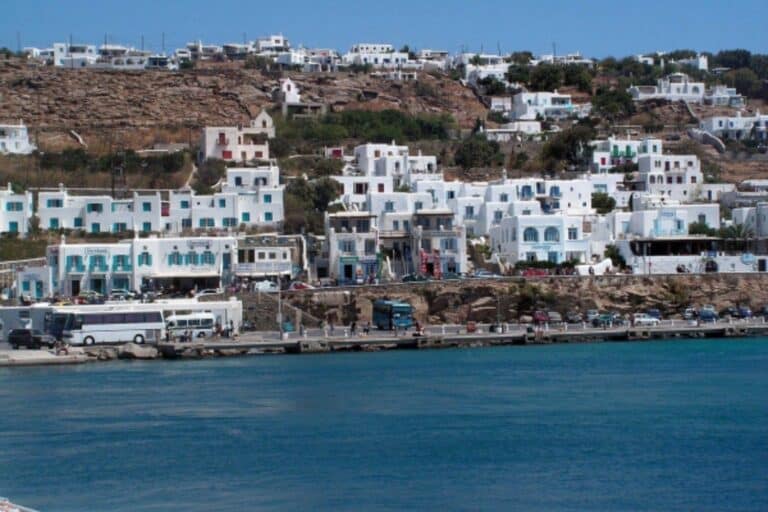 Μύκονος: Ξεκινούν οι σαρωτικοί έλεγχοι στην Πολεοδομία – «Να φύγουν οι αρμοδιότητες από το νησί», ζητά ποινικολόγος