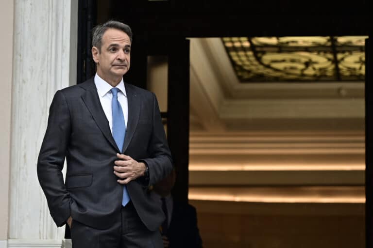 Η κυβέρνηση ψαλιδίζει και το επίδομα ανεργίας: Φάτε παντεσπάνι