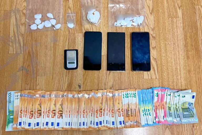 Το «ελληνικό FBI» συνέλαβε τρία άτομα για κατοχή και διακίνηση ναρκωτικών στην Αττική