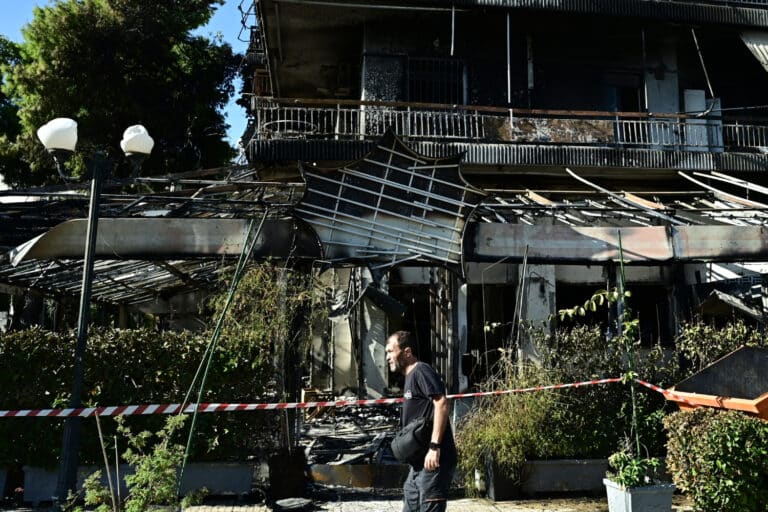 Νέα Ιωνία: Στο «μικροσκόπιο» του Εκβιαστών η φωτιά σε καφετέρια – Μαρτυρία για δύο άτομα με εύφλεκτο υγρό