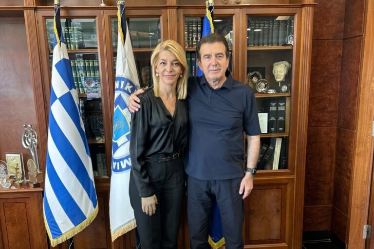 Η Αφροδίτη Νέστορα συναντήθηκε με τον Μιχάλη Χρυσοχοΐδη και ενημερώθηκε για την πορεία των ερευνών για τις εμπρηστικές επιθέσεις