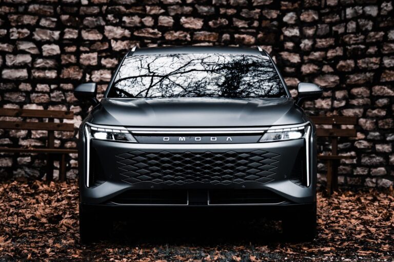 Omoda 9 SHS-P AWD: Το μεγάλο SUV που επαναπροσδιορίζει την πολυτέλεια (βίντεο)
