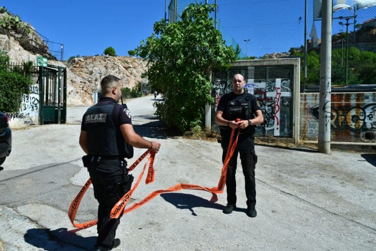 Κυψέλη: «Προεξείχε κάτι που έμοιαζε με οστό, ήταν πολύ μεγάλο για να είναι ζώο» λέει ο προπονητής που βρήκε τη σακούλα (βίντεο)