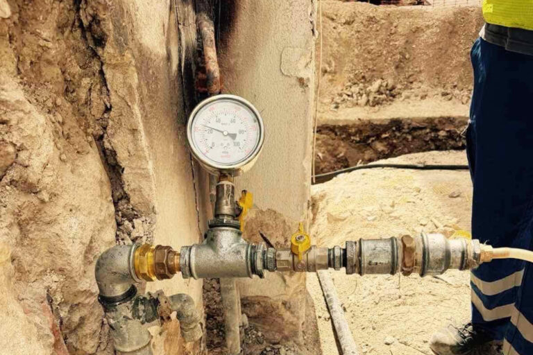 Πλάκα: Το αέριο συσσωρεύτηκε στον 2ο όροφο – Η ΔΑΕΕ ερευνά τον σπινθήρα και τον έλεγχο που είχε ζητήσει η 78χρονη