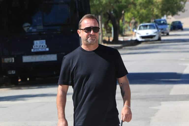 Συγκλόνισε ο Νίκος Πλακιάς στη δίκη για τα Τέμπη: «Εσείς θα δείτε τα παιδιά σας, εμείς θα γυρίσουμε σε άδεια δωμάτια»