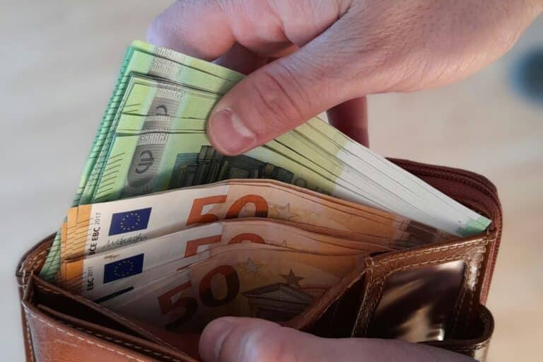 Οι πληρωμές από τον e-ΕΦΚΑ και τη ΔΥΠΑ από σήμερα μέχρι και την Παρασκευή (11/9) – Ποιοι είναι οι δικαιούχοι