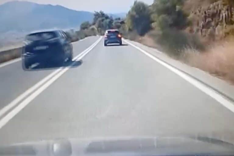 Οδηγός έκανε τρομακτική παράνομη προσπέραση πάνω σε στροφή στον περιφερειακό από Άγιο Πέτρο προς παλαιά Πεντέλη (βίντεο)
