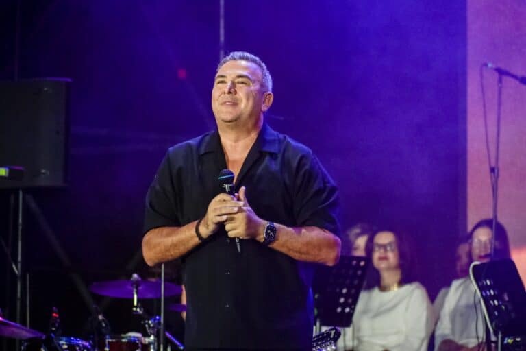 Ο Αντώνης Ρέμος κινείται νομικά σε βάρος γνωστής influencer για συκοφαντική δυσφήμηση – «Υπερέβη τις κόκκινες γραμμές»