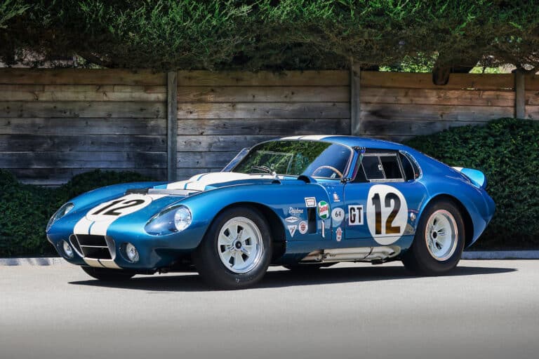 Carroll Shelby’s 1964 Cobra Daytona: Το θρυλικό αγωνιστικό που άλλαξε την ιστορία της αυτοκίνησης