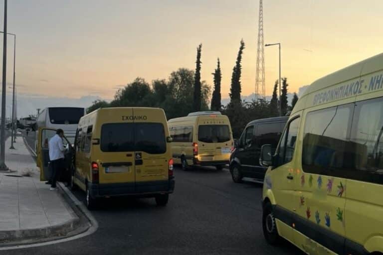 «Μπαράζ» ελέγχων της Τροχαίας σε σχολικά λεωφορεία στην Αττική – Βεβαιώθηκαν 317 παραβάσεις