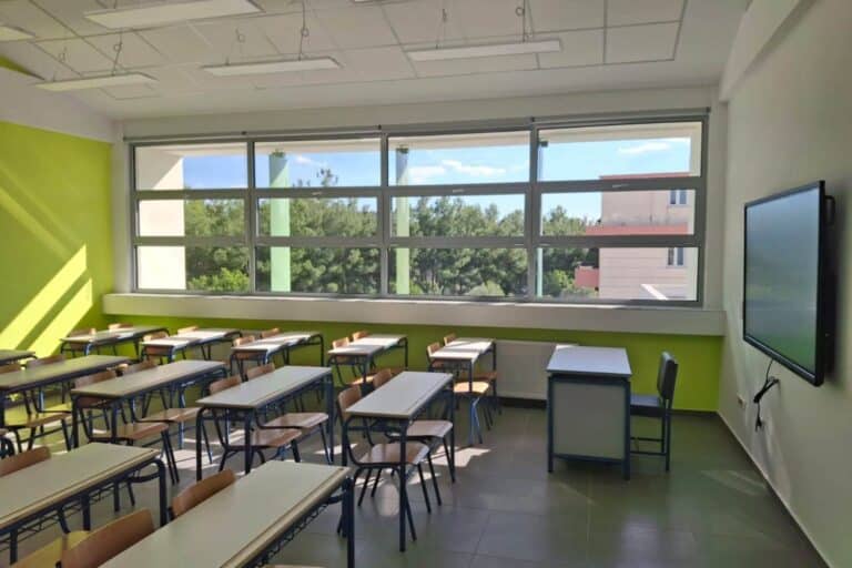 Χανιά: Πυροβόλησαν με αεροβόλο σε τζάμι δημοτικού σχολείου την ώρα του μαθήματος