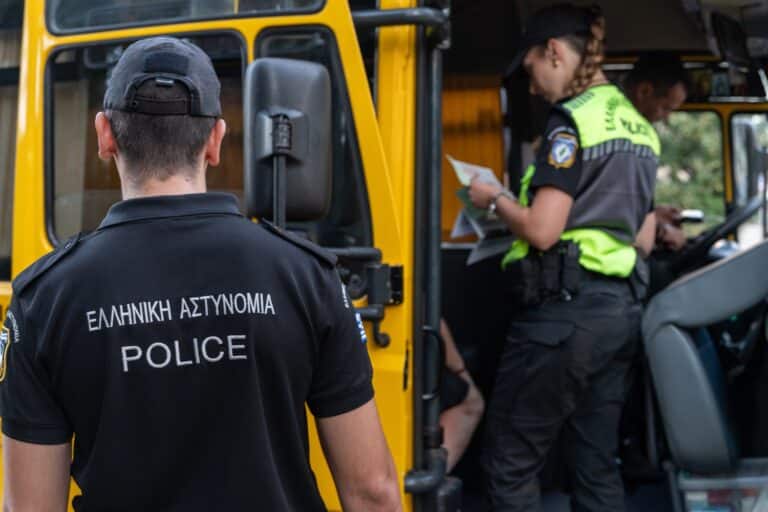 Χανιά: Σήμερα απολογούνται οδηγός και συνοδός του σχολικού λεωφορείου – Κατά τύχη εντοπίστηκαν τα δύο 4χρονα που είχαν ξεχαστεί στο σχολικό