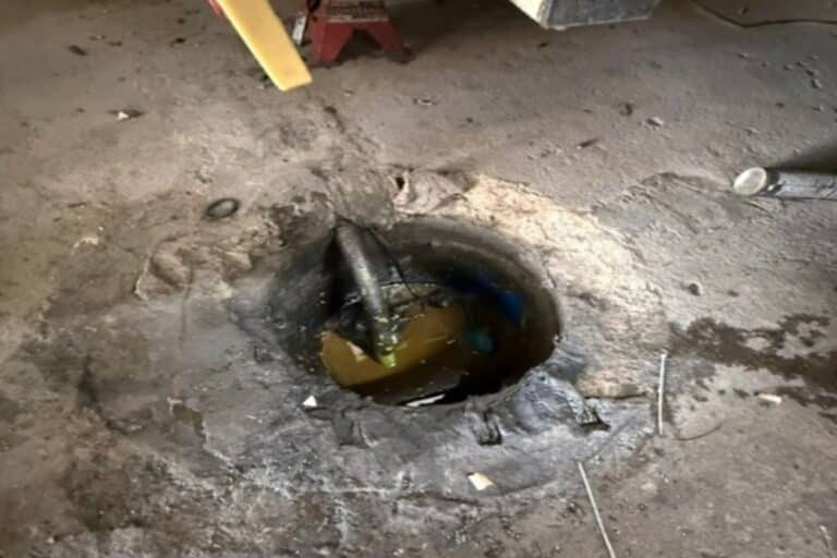 Συνελήφθη 35χρονος ιδιοκτήτης συνεργείου αυτοκινήτων στην Παλλήνη – Έριχνε επικίνδυνα απόβλητα και μόλυνε το περιβάλλον  