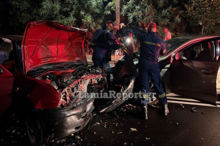 Δύο αυτοκίνητα συγκρούστηκαν μετωπικά στη Λαμία – Δύο τραυματίες (βίντεο)