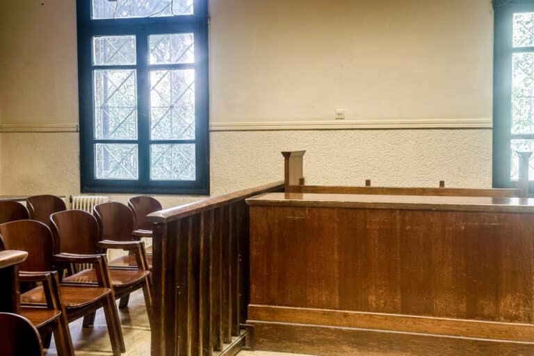 Βόλος: Στη φυλακή αστυνομικός για απόπειρα εμπρησμού πρατηρίου – Είχαν 80 λίτρα βενζίνης και σιδερολοστό