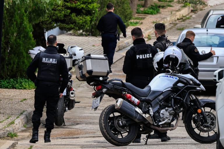 Αποκλειστικό «L&O»: «Μαϊμού» λογιστές στη Βούλα εξαπάτησαν ηλικιωμένη και της άρπαξαν Chanel βραχιόλι 20.000 ευρώ – «Ήταν σαν να με υπνώτισαν»
