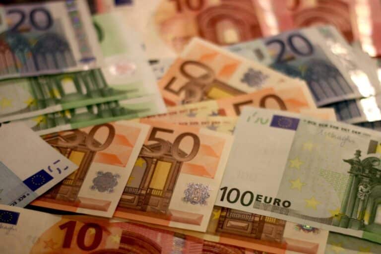 Επιδόματα: Ποιοι οι δικαιούχοι από e-ΕΦΚΑ και ΔΥΠΑ – O χάρτης των πληρωμών