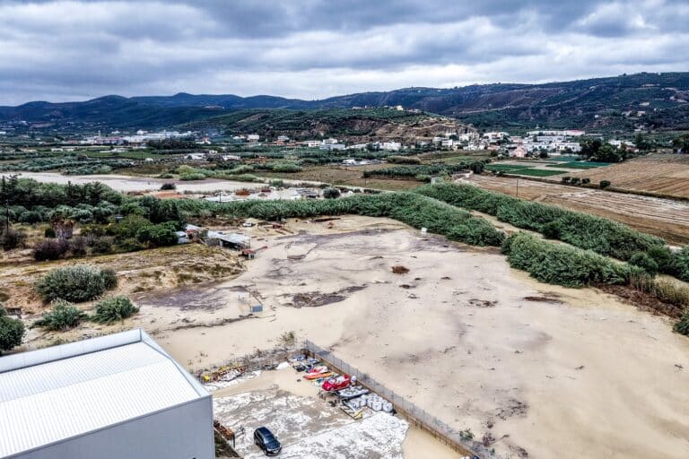 Μπαράζ από το «112» στην Κρήτη: Αγνοείται βοσκός – Σοβαρά προβλήματα από την κακοκαιρία (εικόνες & βίντεο)
