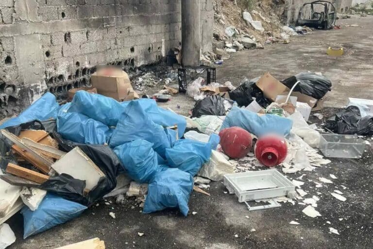 Ζεφύρι: Συνελήφθησαν δύο άτομα που έριξαν μπάζα και φιάλες υγραερίου σε οικόπεδο