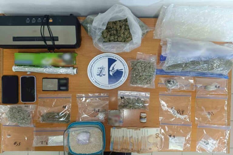 Συνελήφθησαν δύο άτομα για ναρκωτικά στην Αττική – Κατασχέθηκαν κάνναβη, κοκαΐνη και χάπια