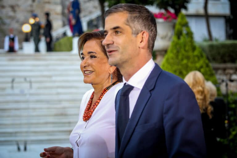 Οικογενειακός εμφύλιος στη Νέα Δημοκρατία: Μετά τη Ντόρα και ο Κώστας Μπακογιάννης χτυπά την κυβέρνηση