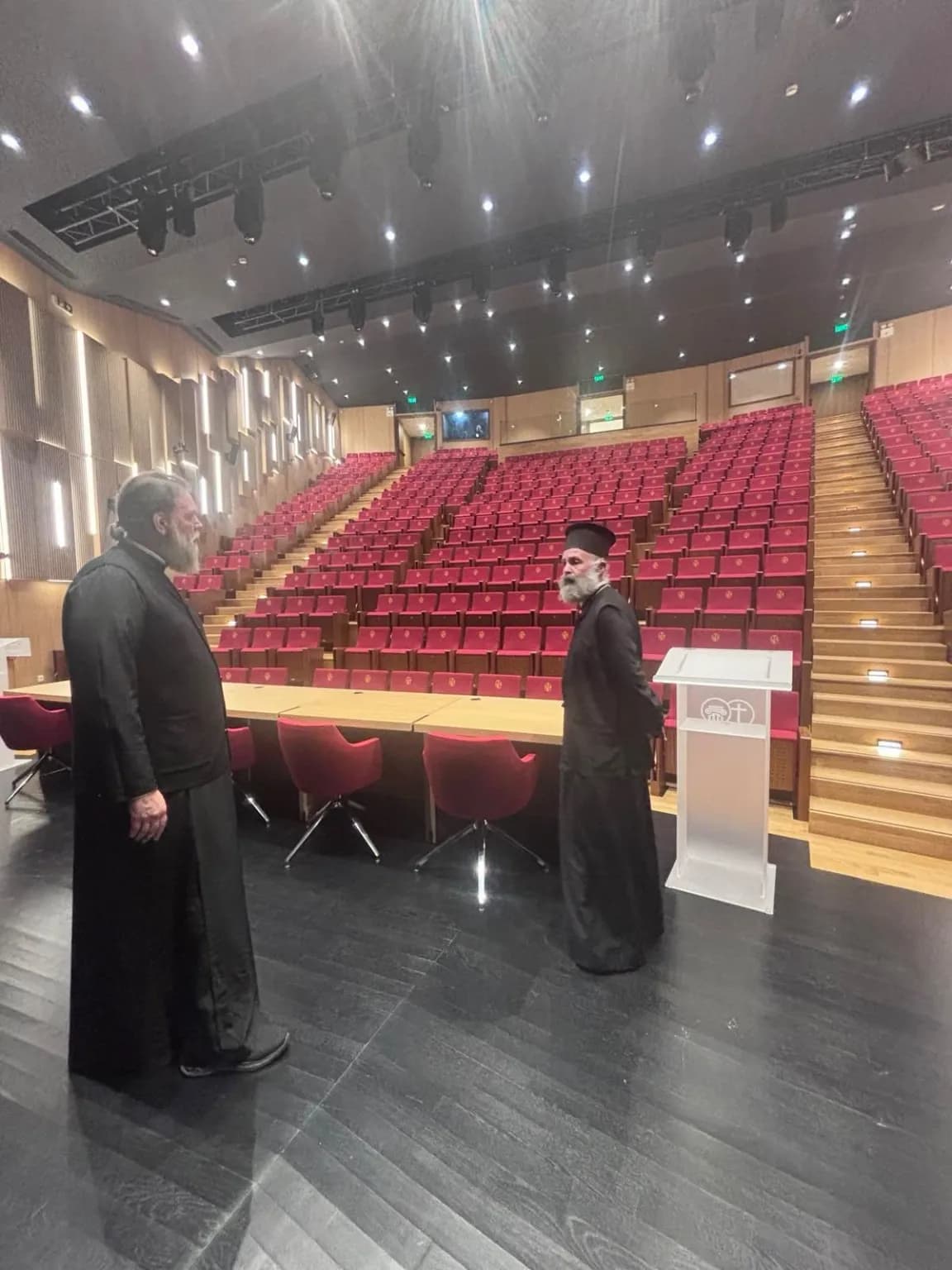 o arxiepiskopos afstralias k makarios sto ioniko kentro tis ieras mitropoleos neas ionias 2026 01.jpeg