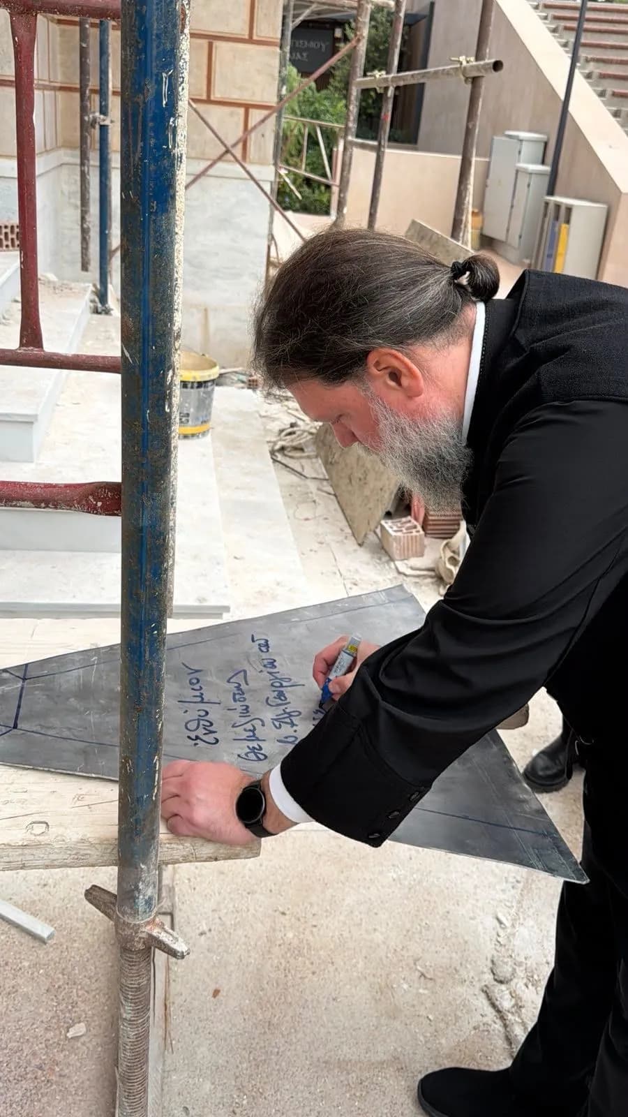 o arxiepiskopos afstralias k makarios sto ioniko kentro tis ieras mitropoleos neas ionias 2026 04.jpeg
